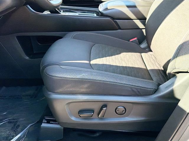 Used 2025 Nissan Pathfinder SV image 18