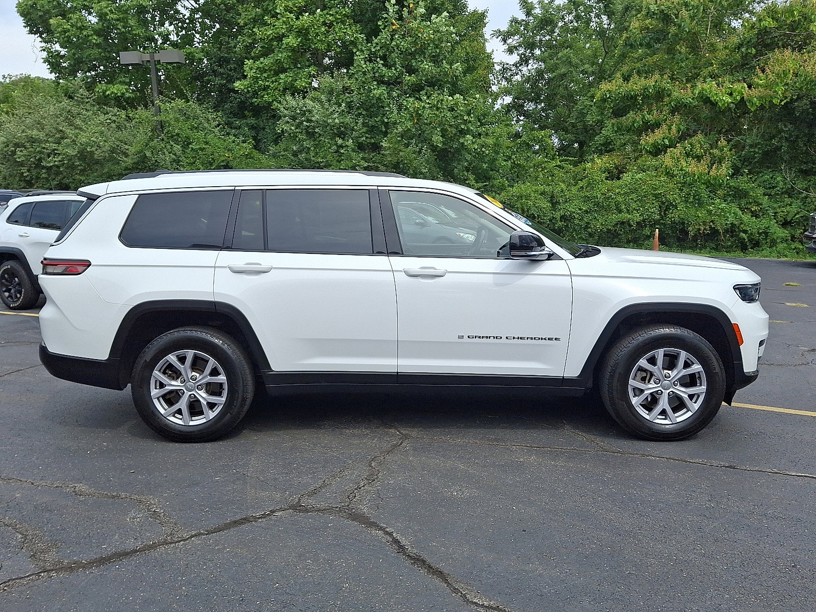 Certified 2022 Jeep Grand Cherokee L Limited image 8