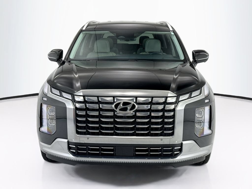 Used 2023 Hyundai Palisade Calligraphy FWD image 2