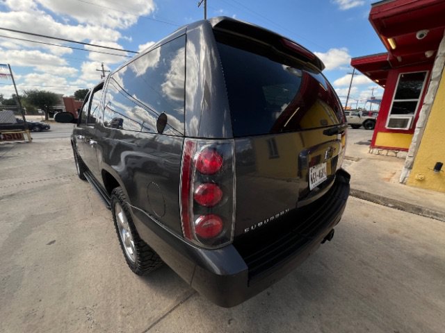 Used 2010 Chevrolet Suburban LT w/ Texas Edition RWD image 7