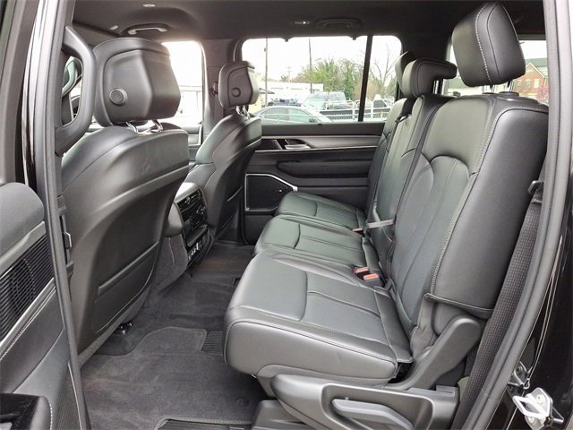 New 2025 Jeep Wagoneer 4WD w/ Convenience Group I image 9