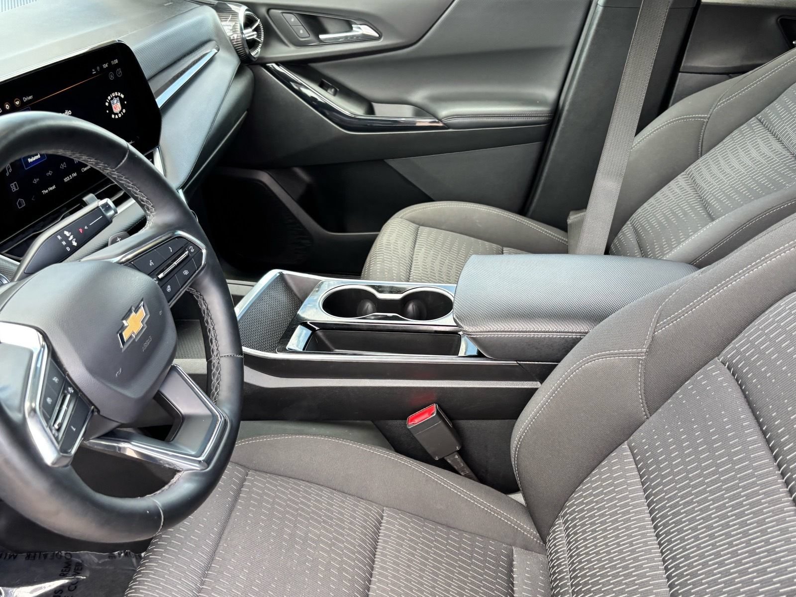 Used 2025 Chevrolet Equinox LT FWD image 17