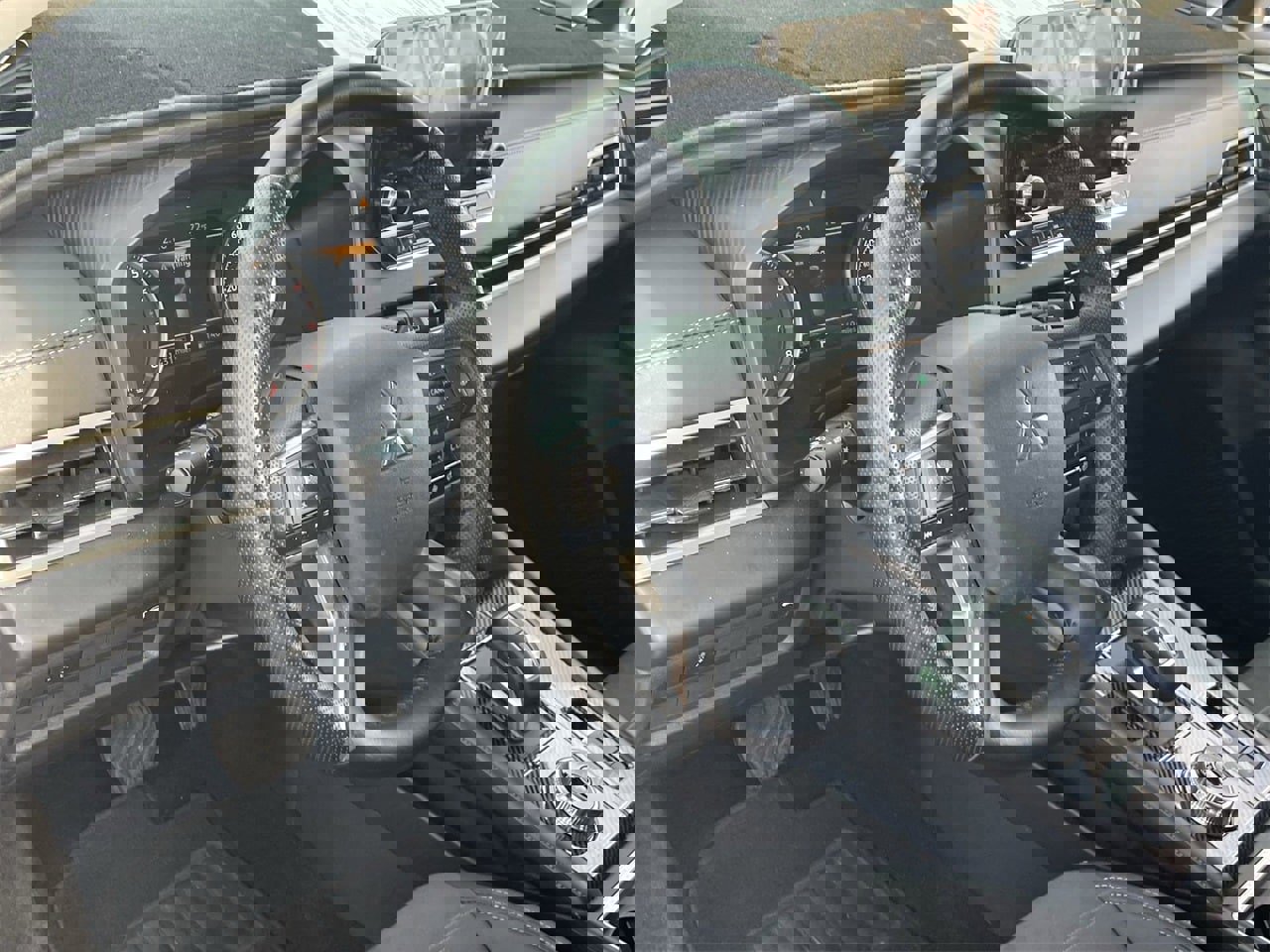 Used 2023 Mitsubishi Outlander SE Black Edition image 17