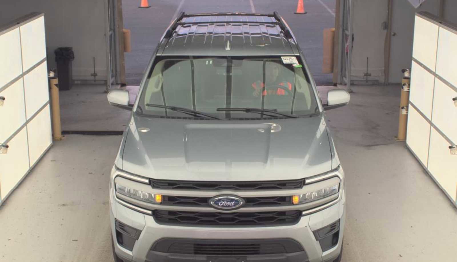 Used 2023 Ford Expedition Max XLT image 2