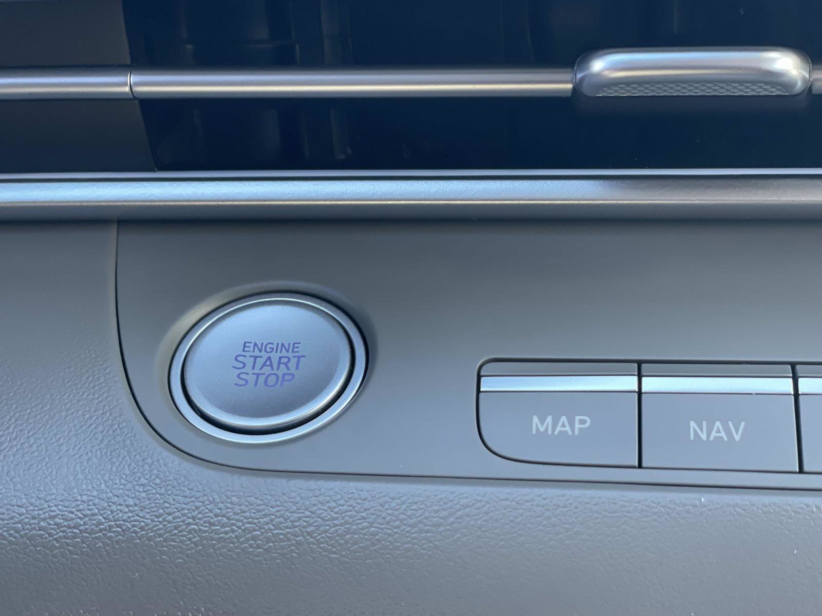 Certified 2024 Hyundai Elantra Blue image 17