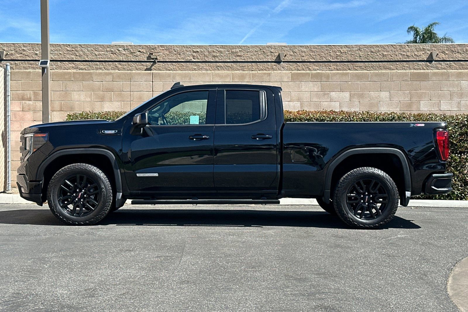 Used 2022 GMC Sierra 1500 Elevation w/ Preferred Package AWD/4WD image 7