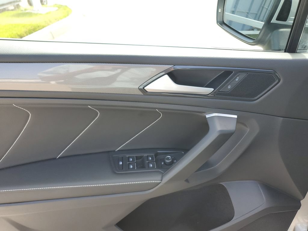 Certified 2023 Volkswagen Tiguan SE w/ Panoramic Sunroof Package AWD/4WD image 24