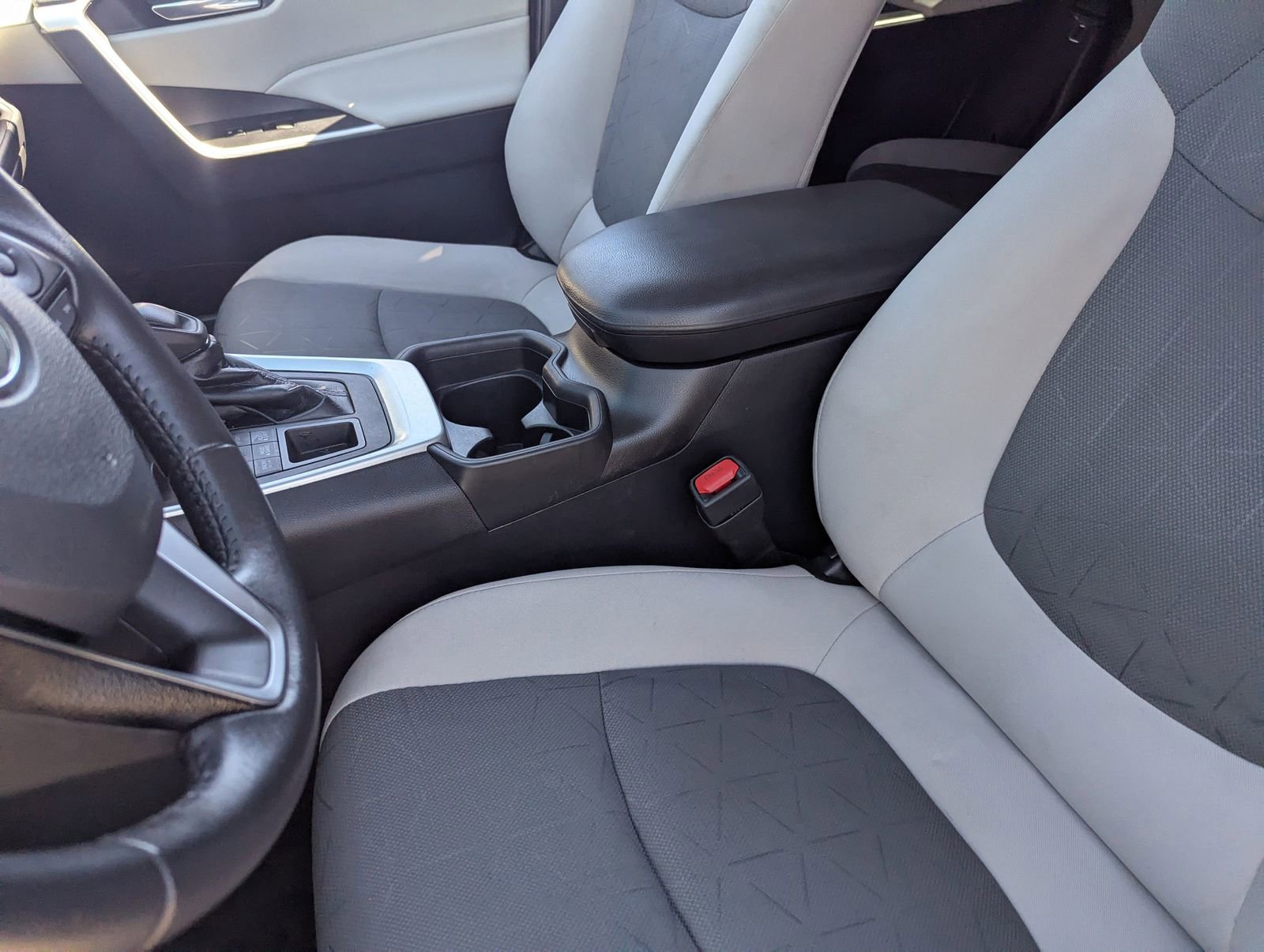 Used 2021 Toyota RAV4 XLE w/ Convenience Package image 19