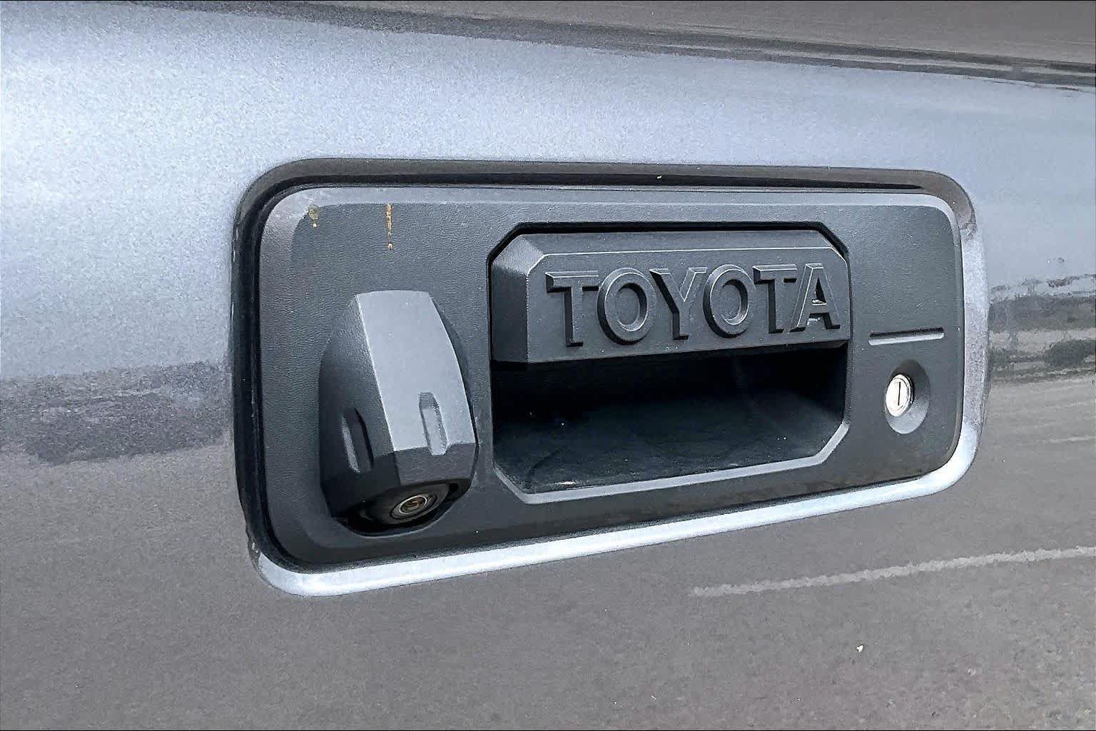Used 2017 Toyota Tacoma TRD Off-Road w/ Tow Package RWD image 31
