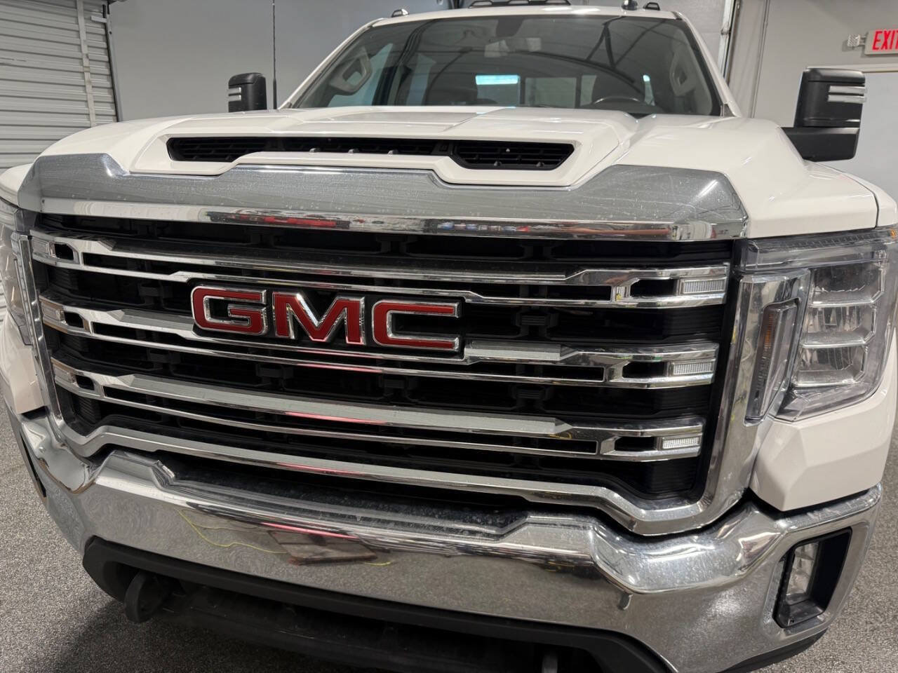Used 2023 GMC Sierra 2500 SLE w/ Preferred Package AWD/4WD image 2