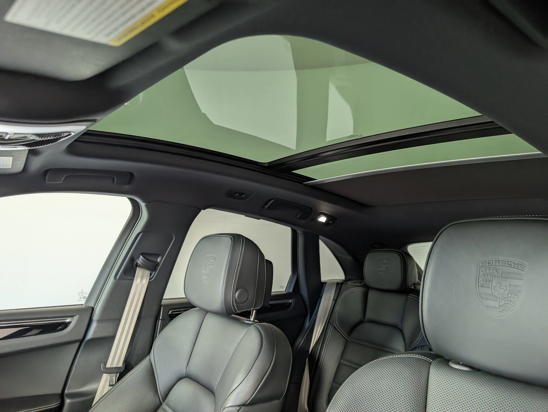 Certified 2025 Porsche Macan image 19
