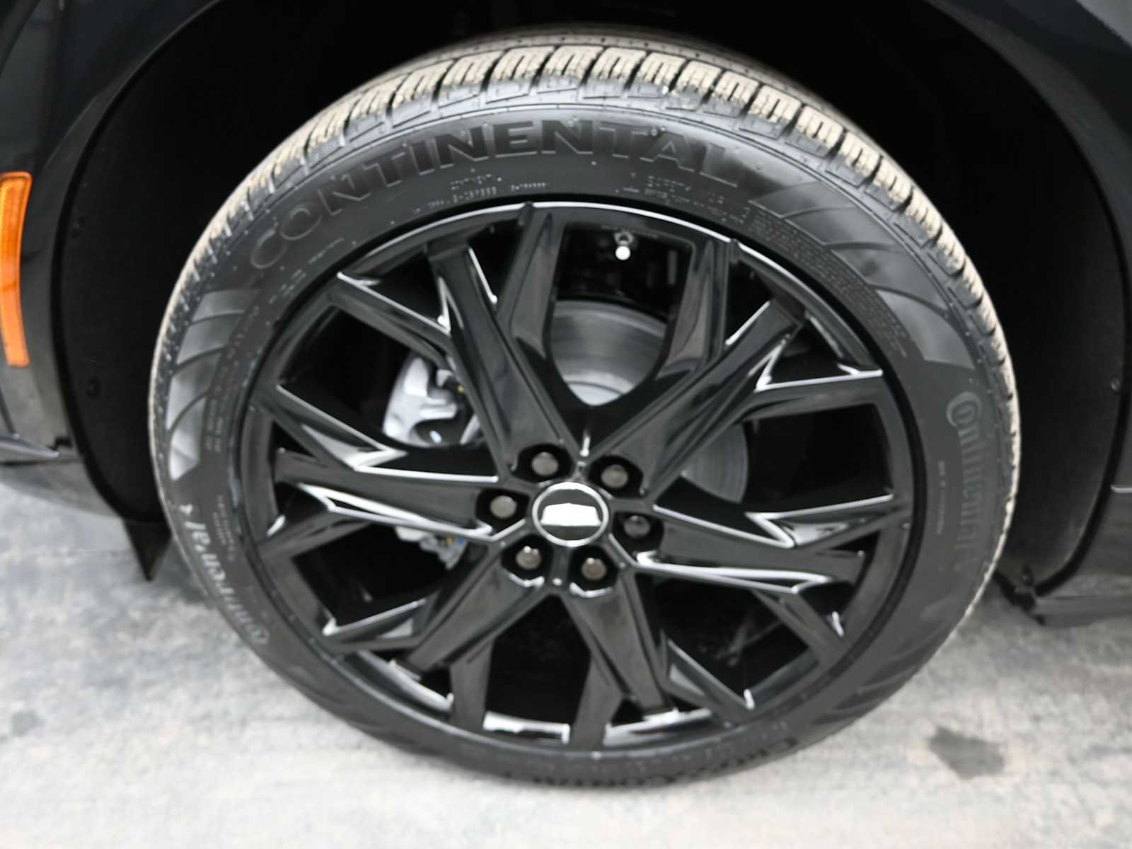 New 2025 Cadillac Optiq Sport 2 w/ LPO, ONYX Package image 30