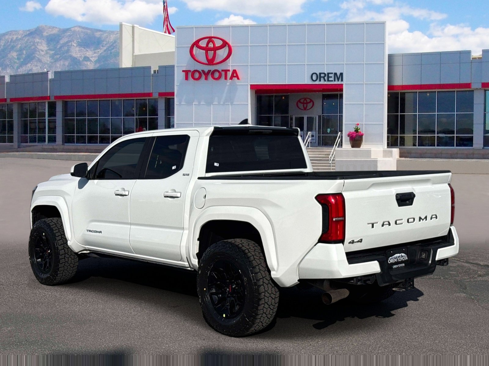 Used 2024 Toyota Tacoma SR5 AWD/4WD image 5