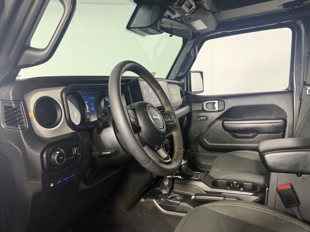 Used 2024 Jeep Wrangler Unlimited AWD/4WD image 19