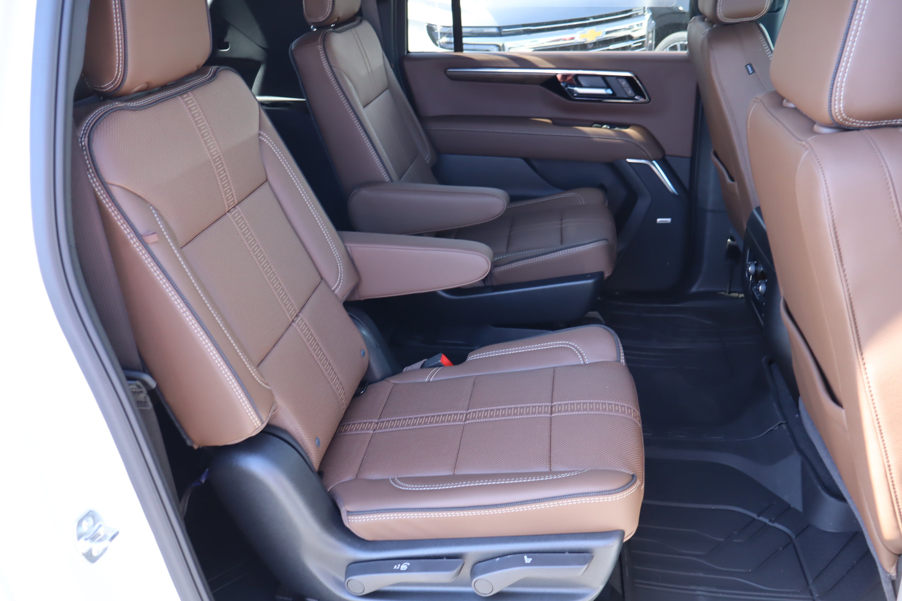 New 2026 Chevrolet Suburban High Country AWD/4WD image 27