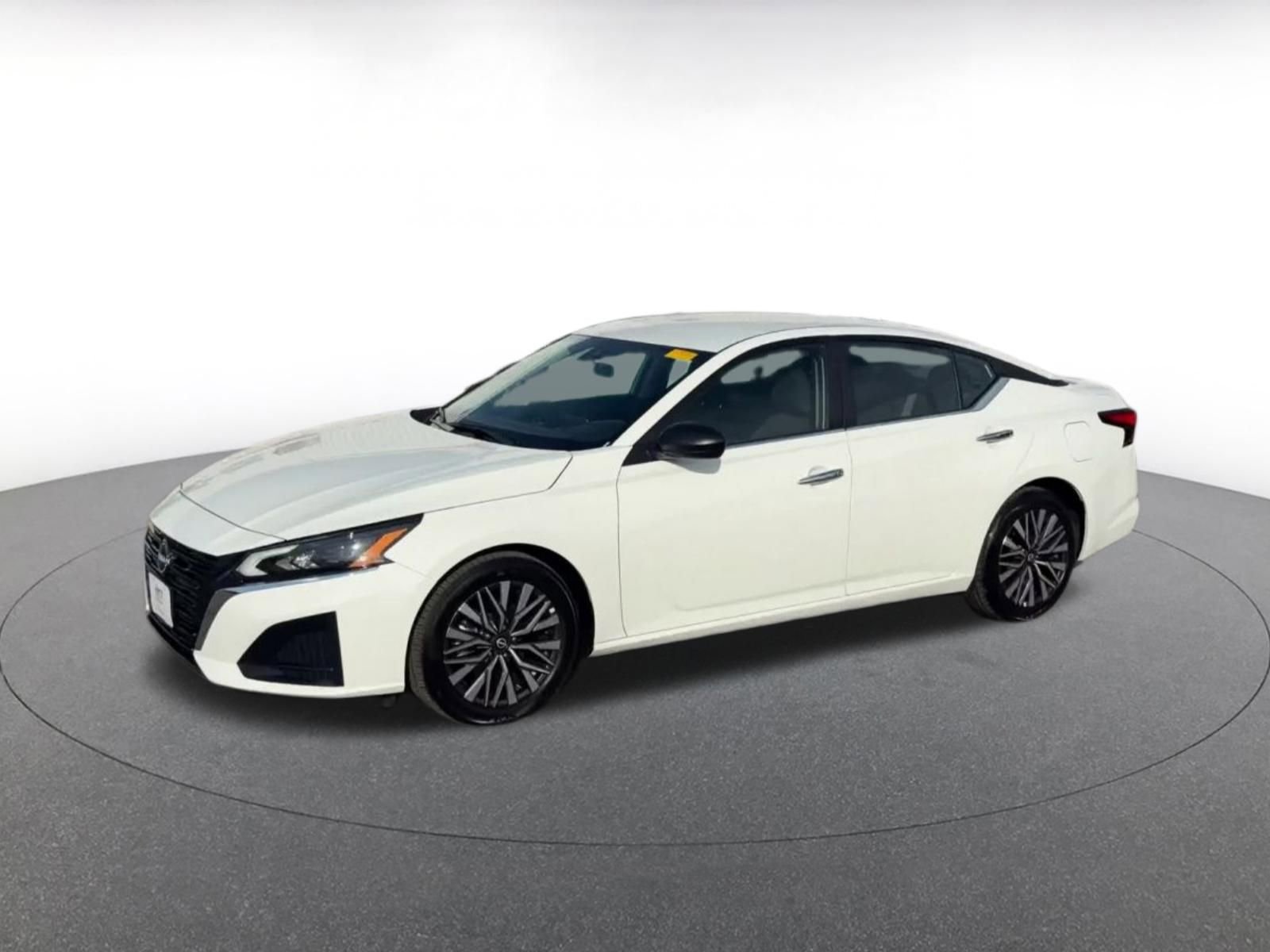 Used 2025 Nissan Altima 2.5 SV FWD image 8
