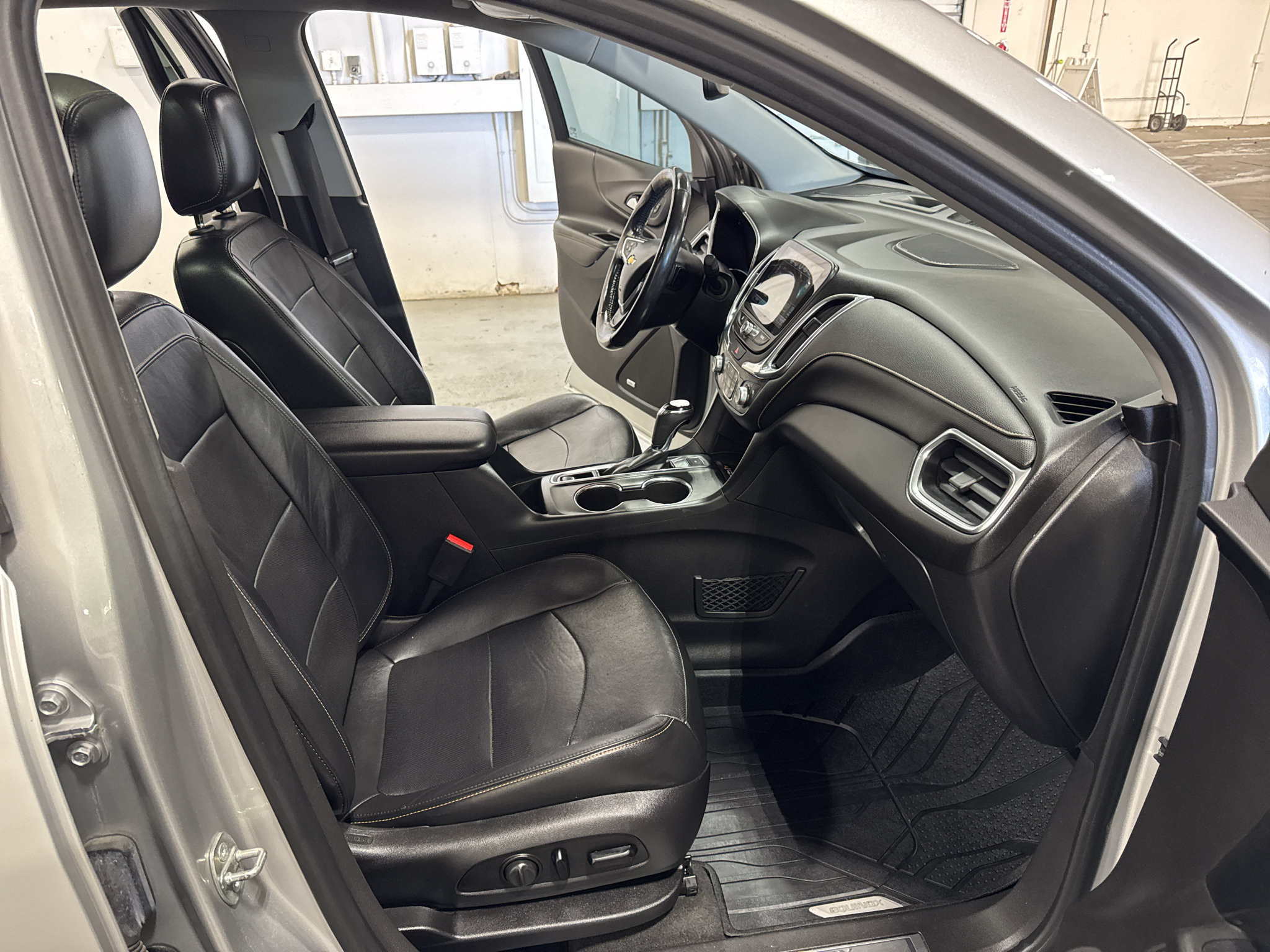 Certified 2018 Chevrolet Equinox Premier AWD/4WD image 39