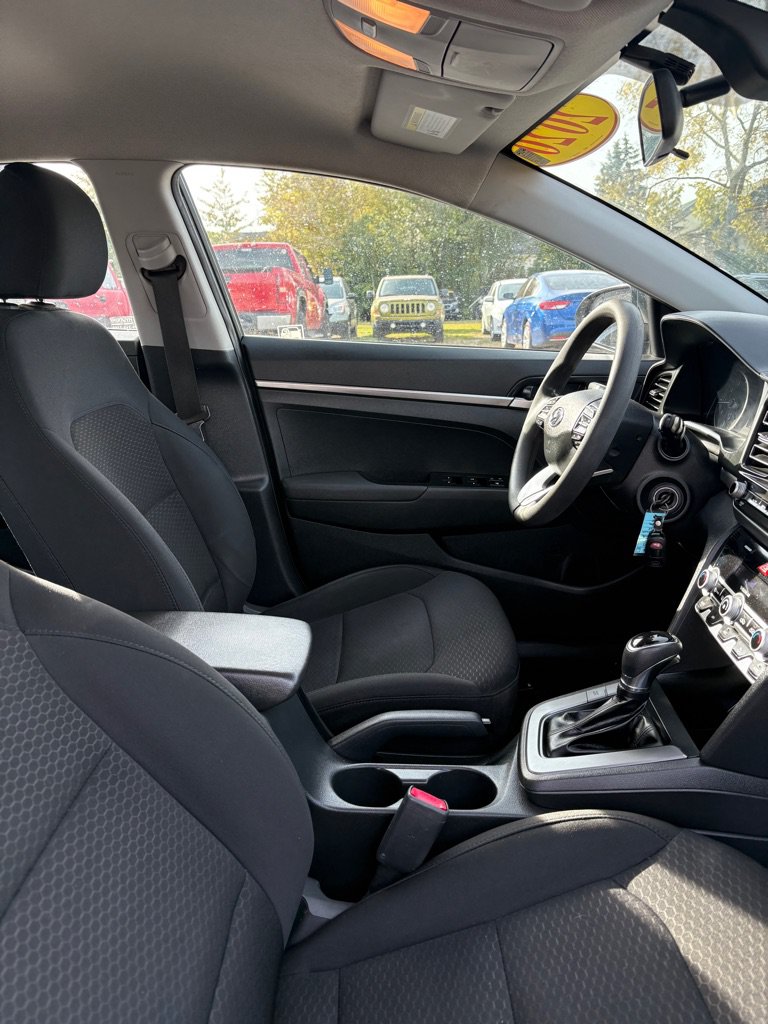 Used 2020 Hyundai Elantra SE w/ Cargo Package (C1) FWD image 14