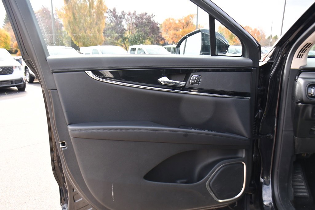 Used 2022 Lincoln Nautilus AWD w/ Premium Package image 21