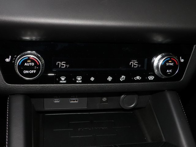 New 2025 Mitsubishi Outlander SE image 22