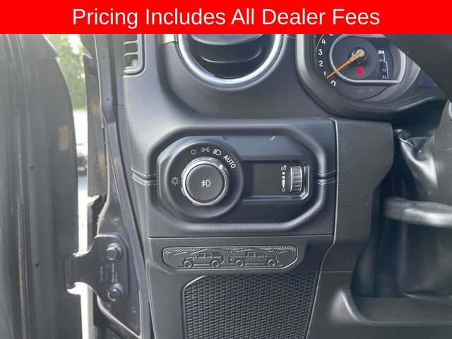 Used 2025 Jeep Wrangler Unlimited Sahara w/ Safety Group AWD/4WD image 24