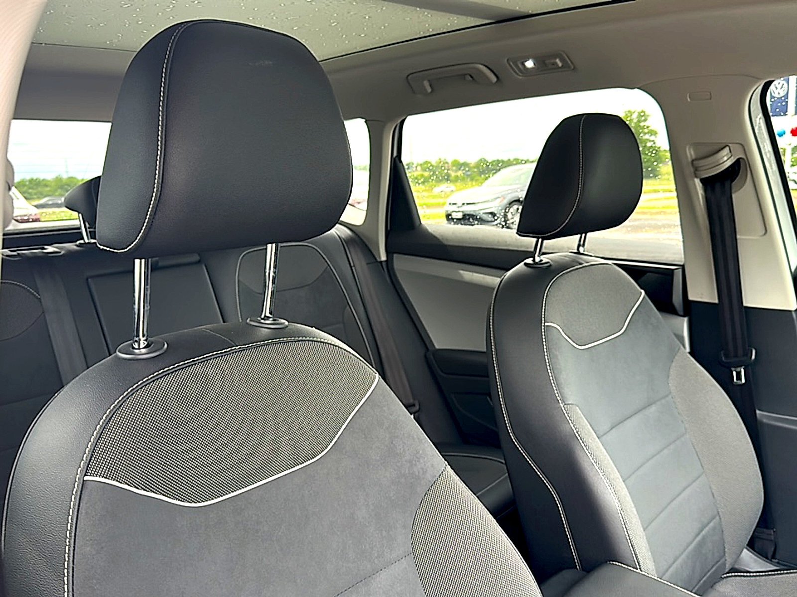 Used 2023 Volkswagen Taos SE w/ Panoramic Sunroof Package FWD image 26