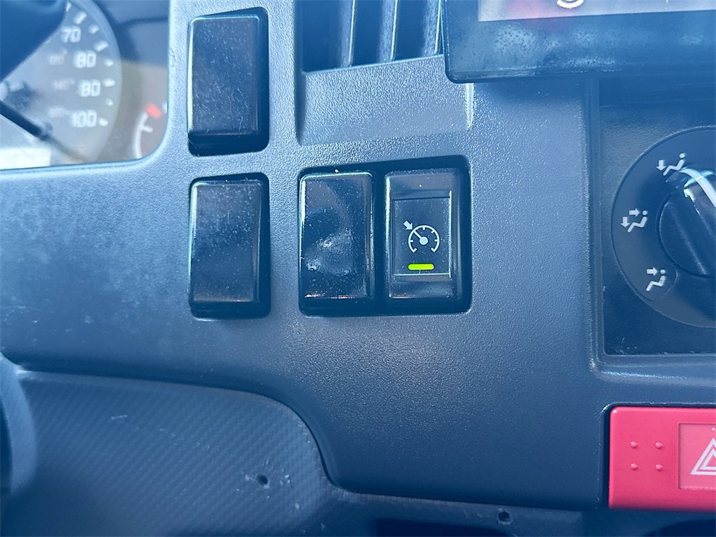 Used 2018 Isuzu NPR image 25