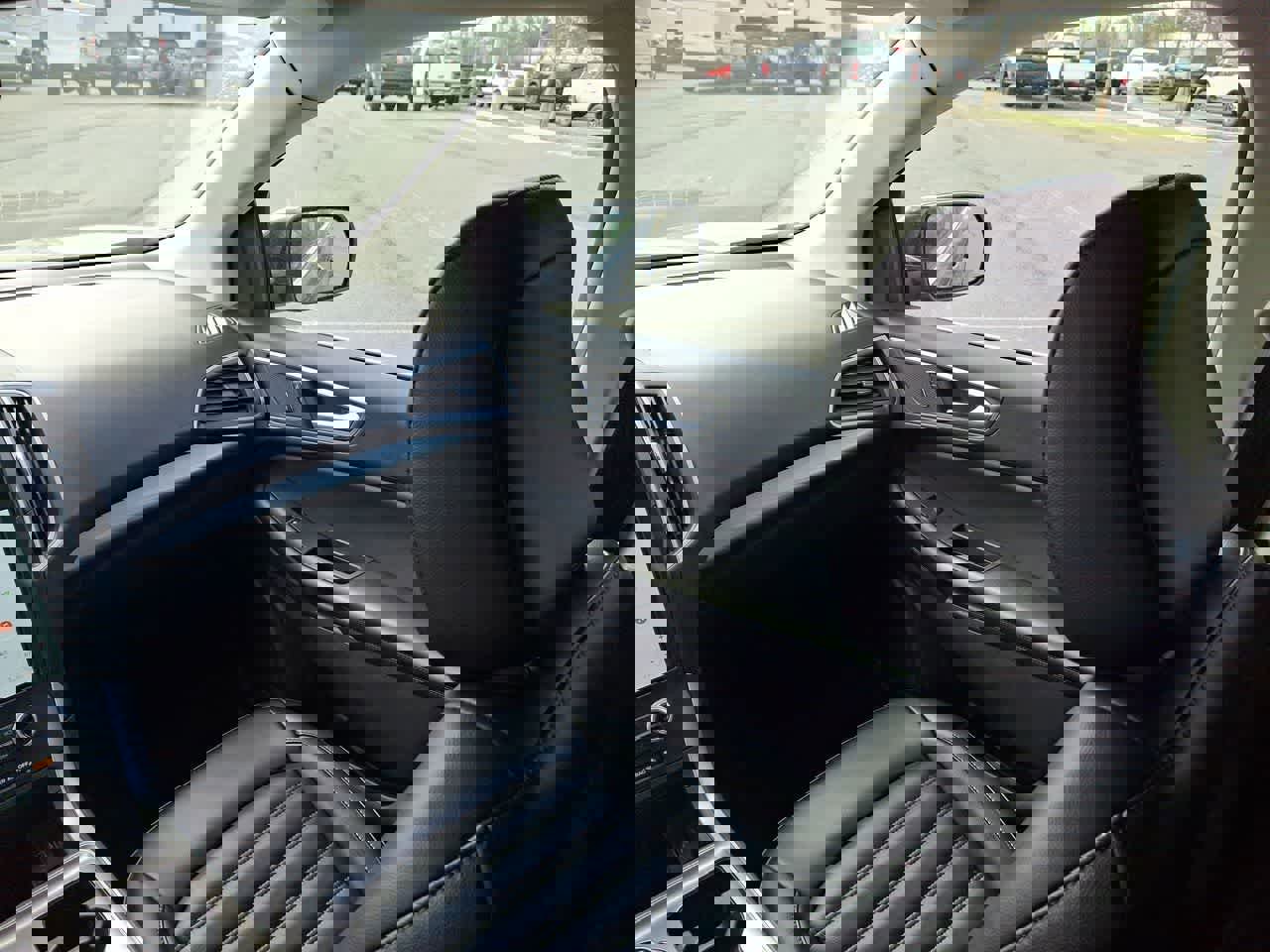 Used 2024 Ford Edge SEL image 11