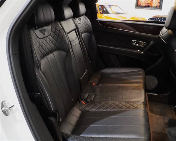 Used 2018 Bentley Bentayga AWD/4WD image 12
