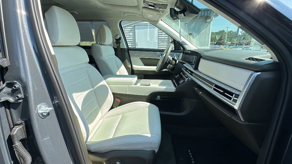 Used 2025 Hyundai Santa Fe Calligraphy w/ Tow & Go Package image 15