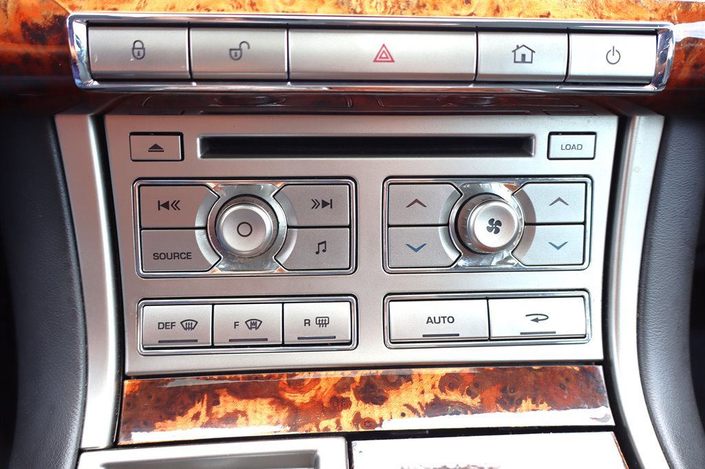 Used 2011 Jaguar XF Premium RWD image 30