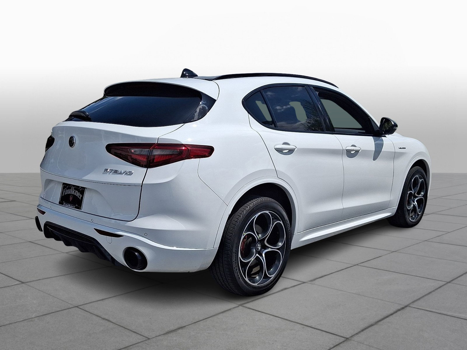 Used 2022 Alfa Romeo Stelvio Veloce image 7