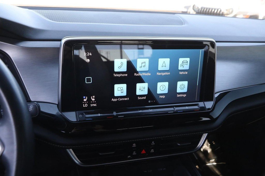 Used 2024 Volkswagen Atlas Cross Sport SE image 16