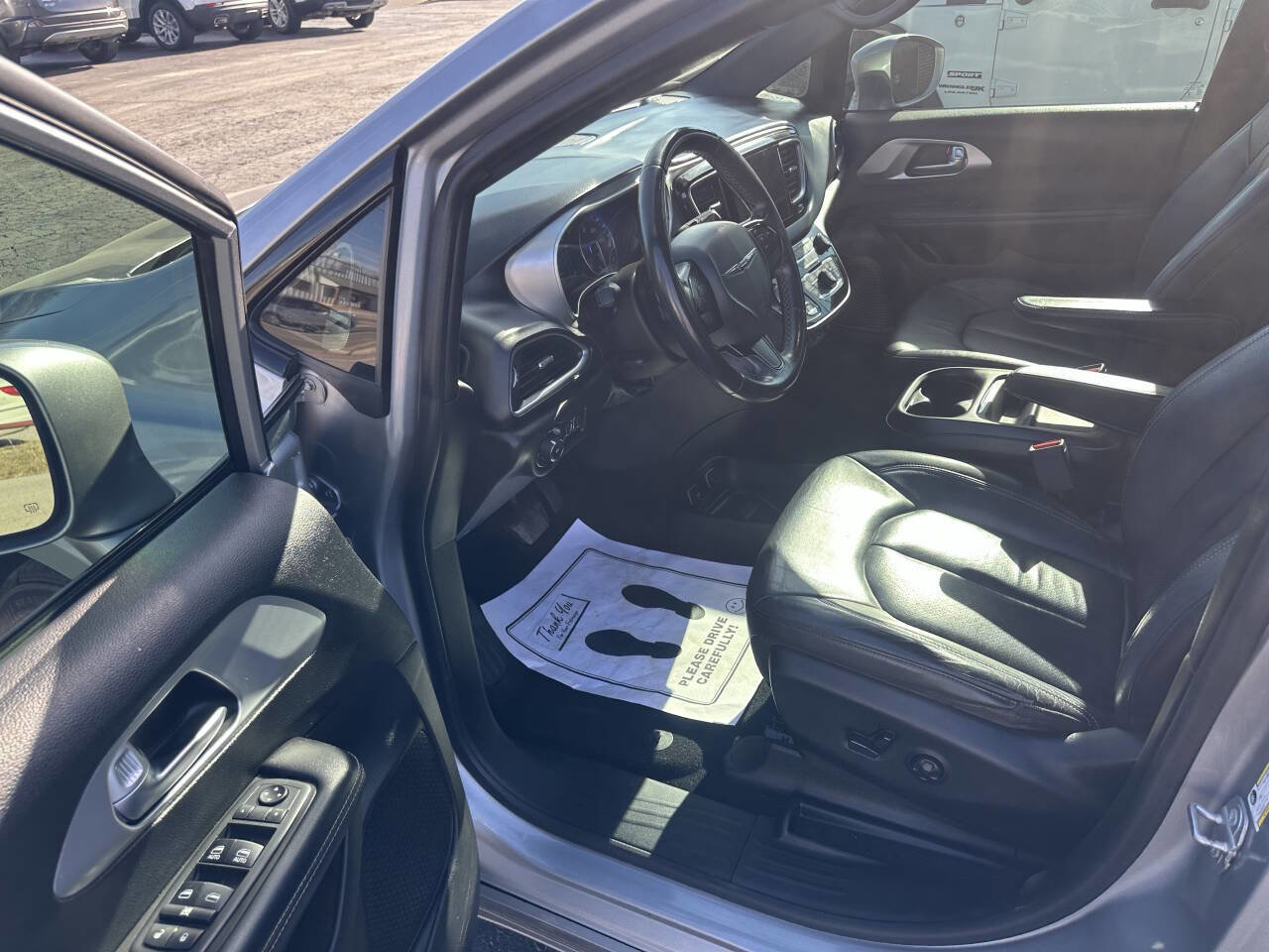 Used 2019 Chrysler Pacifica Touring-L w/ Premium Audio Group image 11