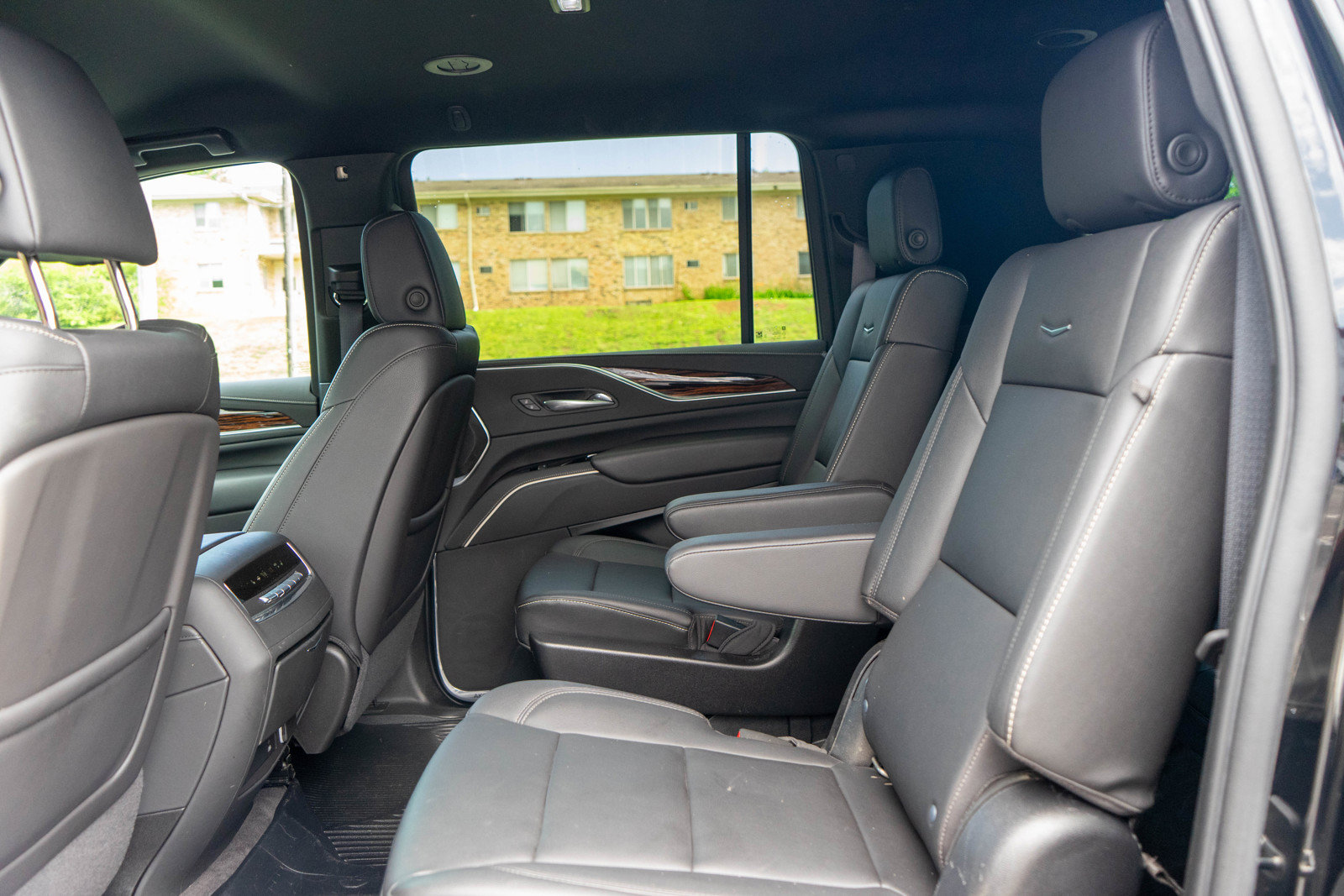 Used 2022 Cadillac Escalade ESV Luxury AWD/4WD image 32