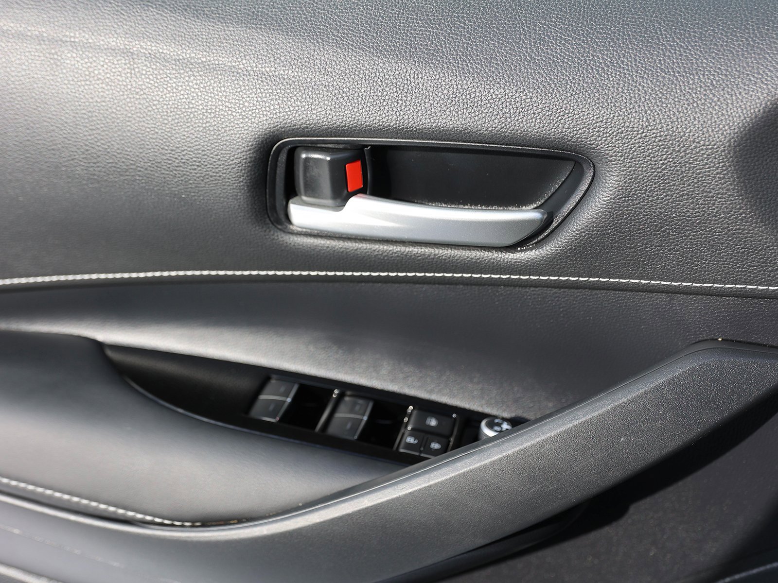 Used 2020 Toyota Corolla SE w/ SE Preferred Package image 33