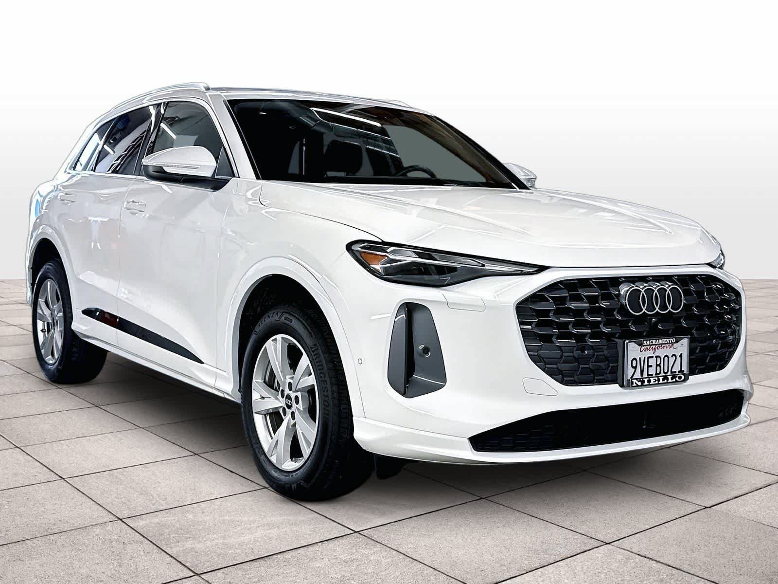 Certified 2025 Audi Q5 Premium AWD/4WD image 2