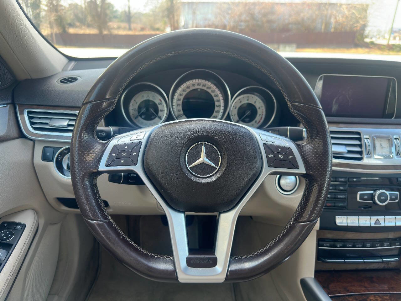 Used 2014 Mercedes-Benz E 350 4MATIC Sedan image 25