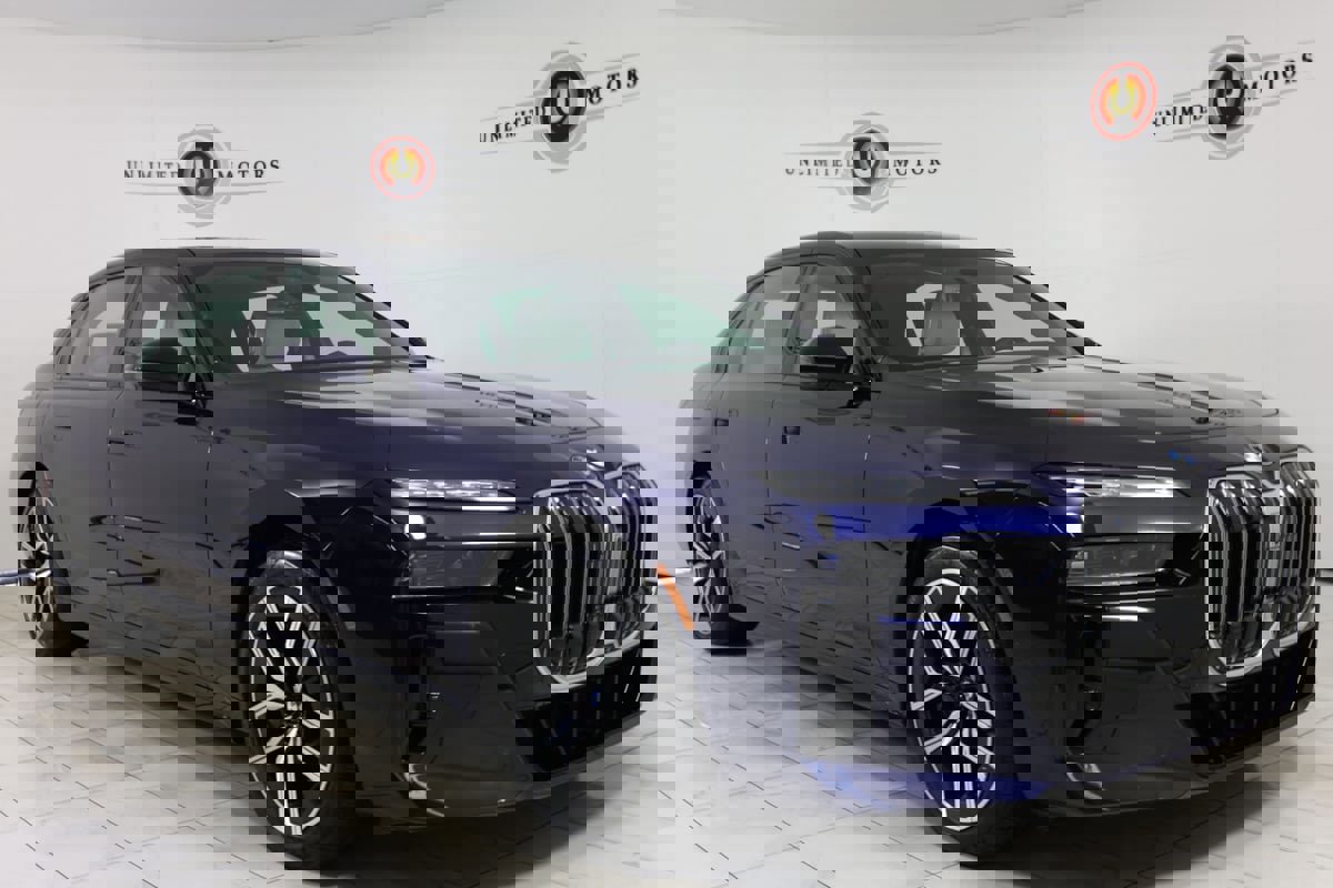 Used 2023 BMW 760i xDrive image 34