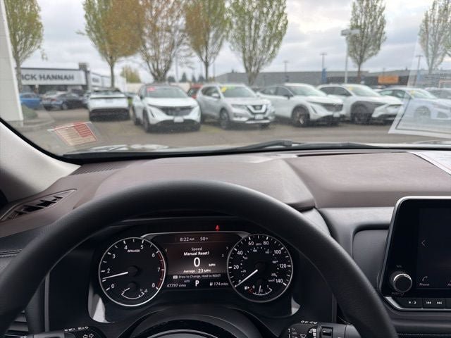 Used 2022 Nissan Rogue SV AWD/4WD image 16