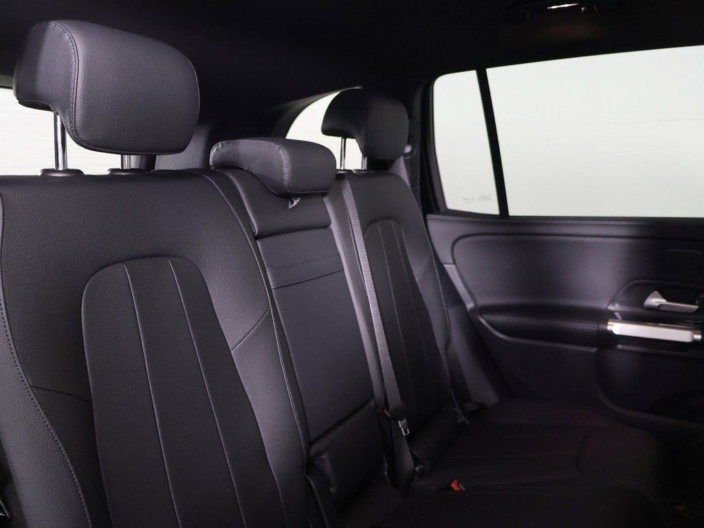 Used 2025 Mercedes-Benz GLB 250 4MATIC image 29