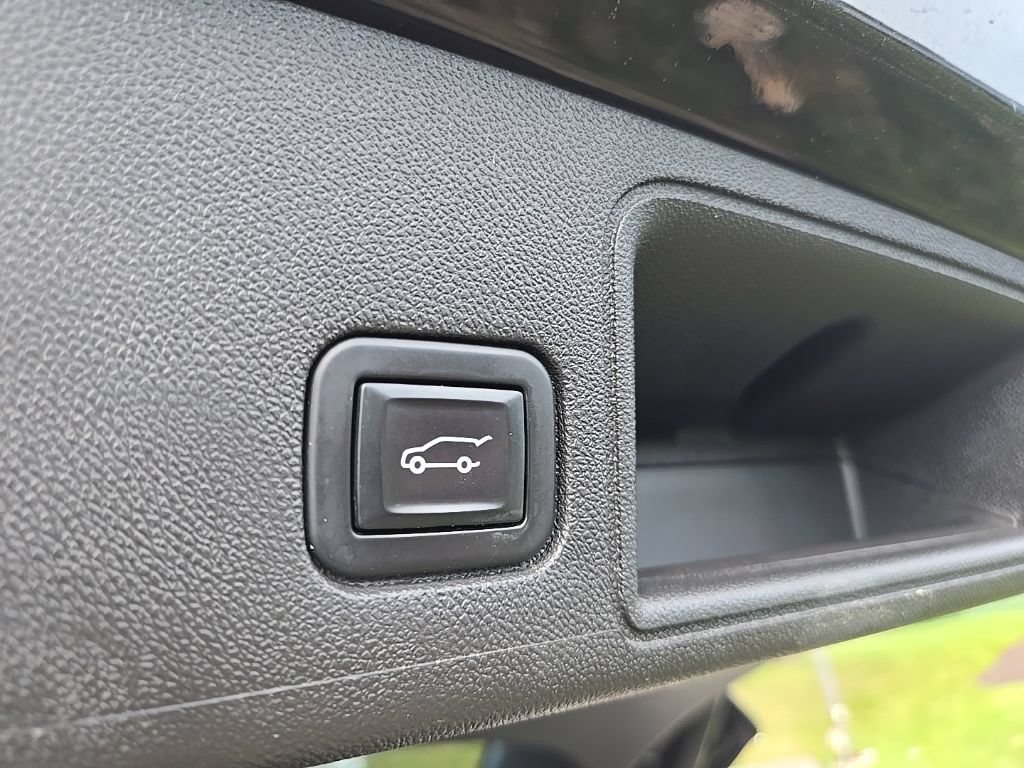 Used 2022 GMC Terrain SLT AWD/4WD image 25