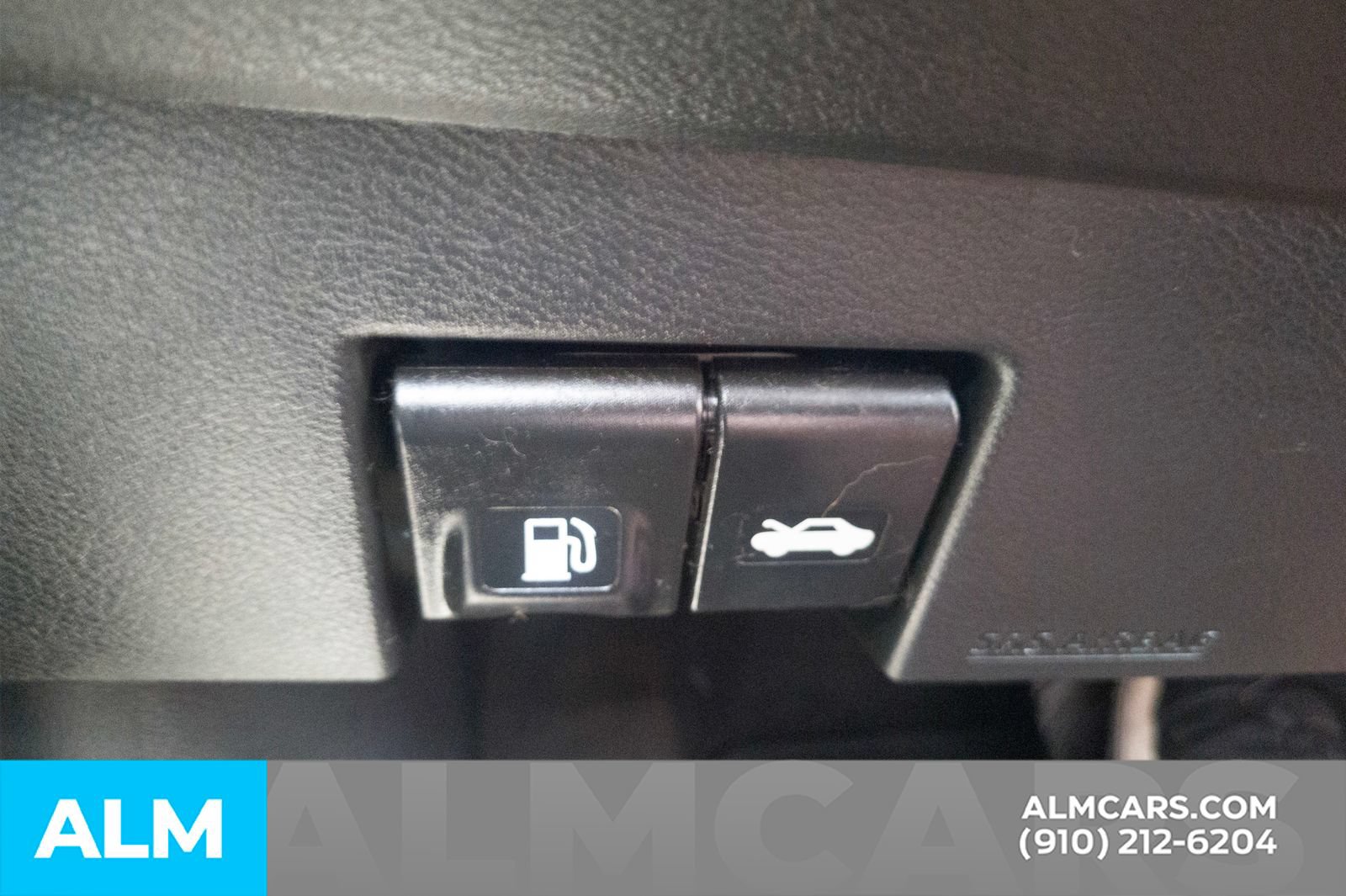 Used 2019 Nissan Kicks S FWD image 32