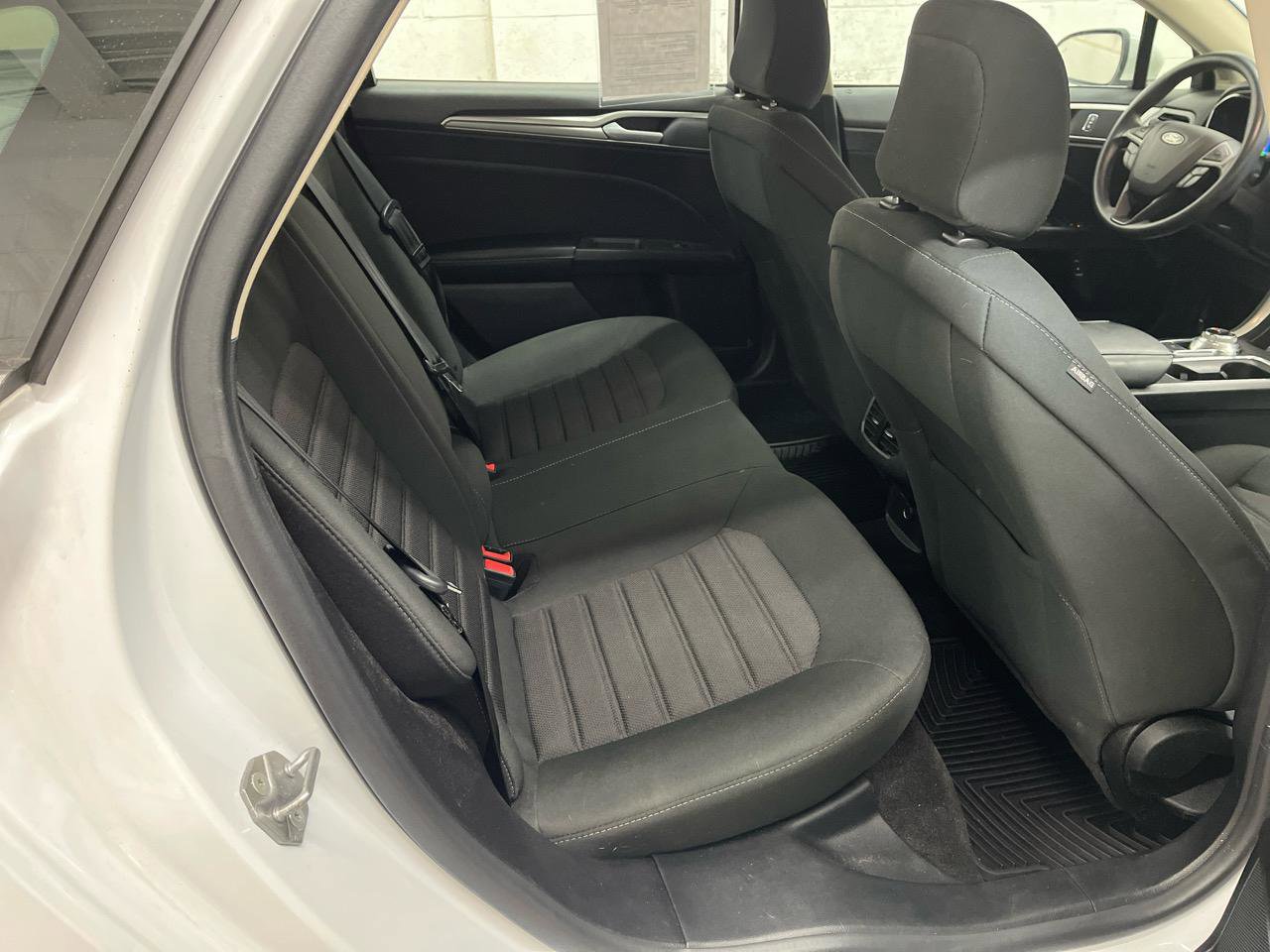 Used 2020 Ford Fusion SE image 18