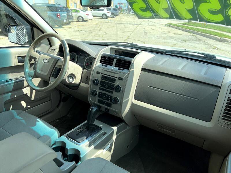 Used 2010 Ford Escape XLT image 12