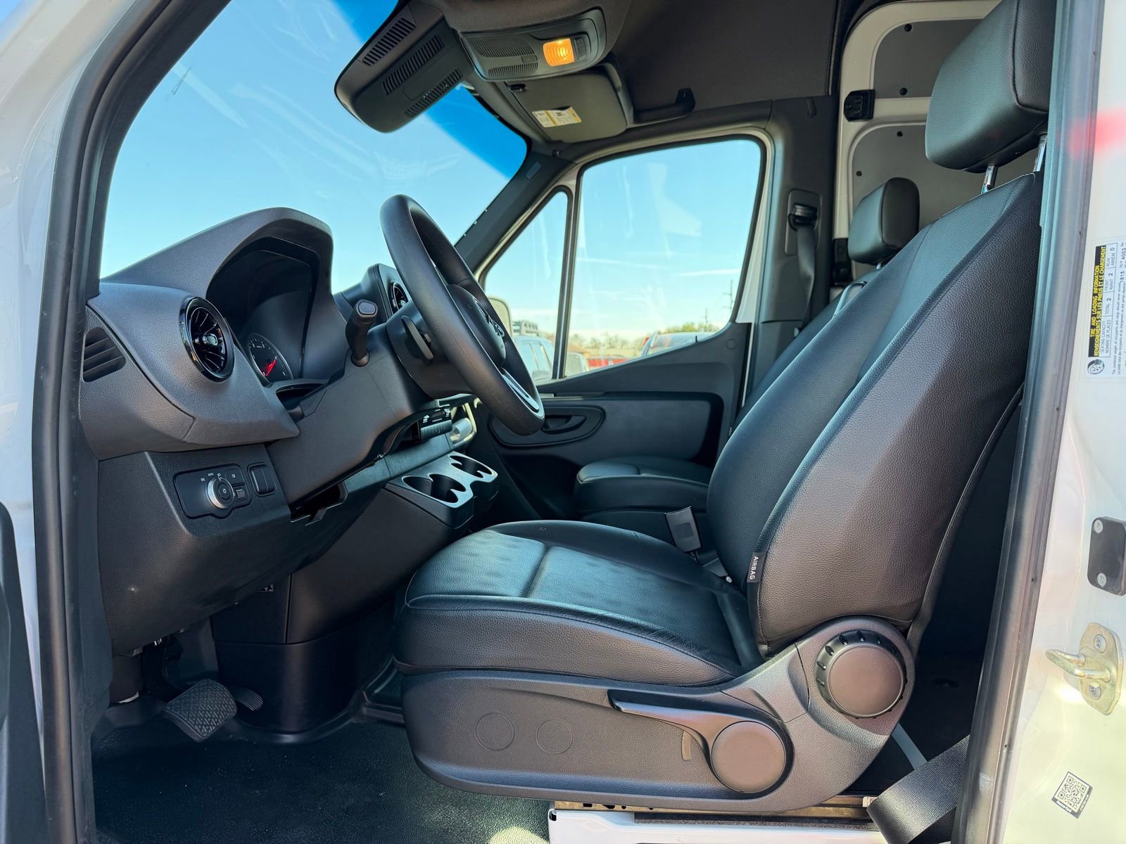 Used 2022 Mercedes-Benz Sprinter 3500 image 19