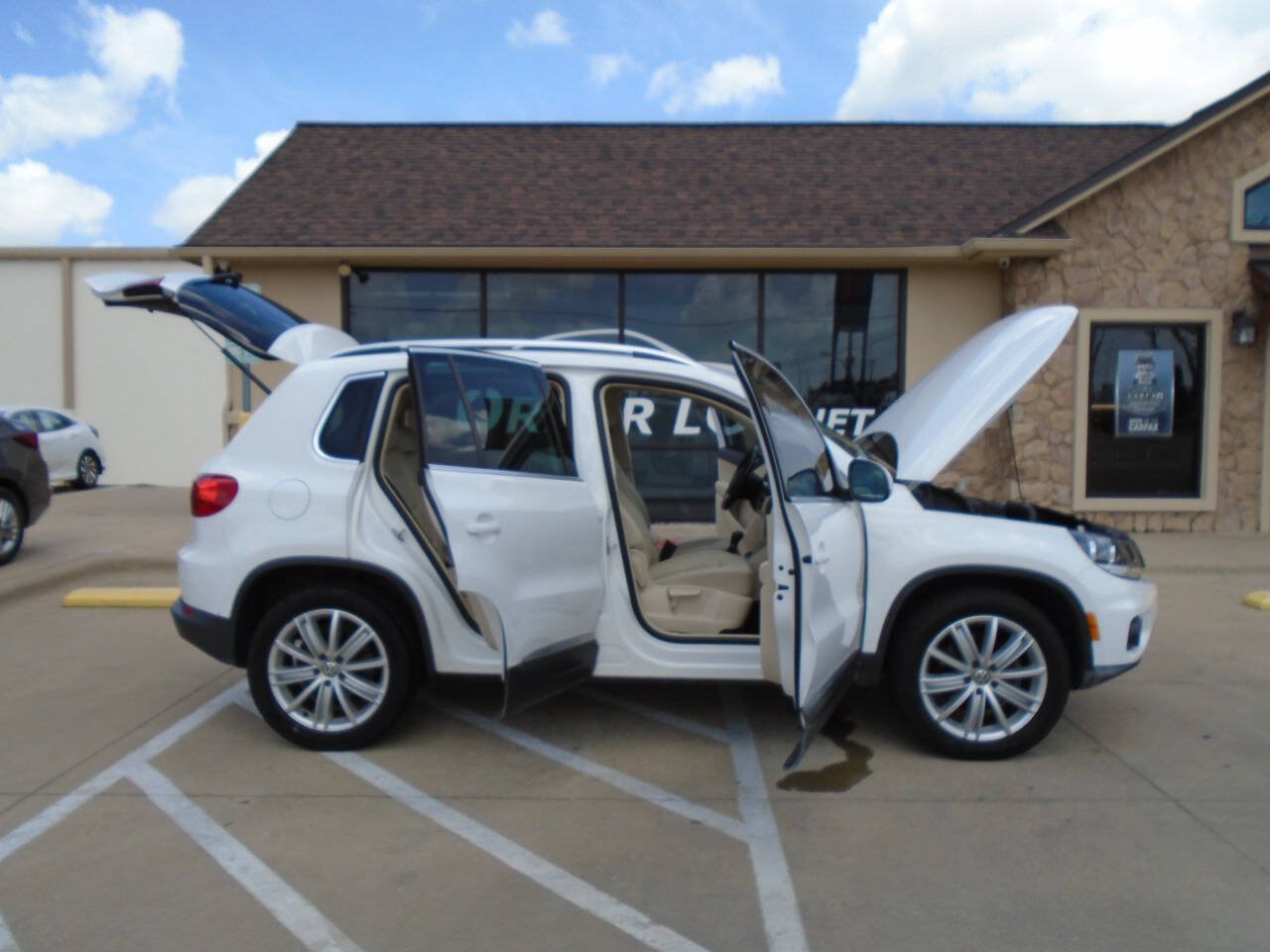 Used 2012 Volkswagen Tiguan SE FWD image 21