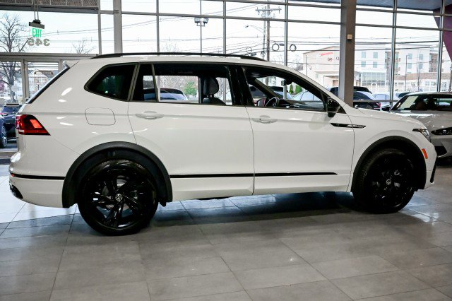Used 2024 Volkswagen Tiguan SE R-Line image 4