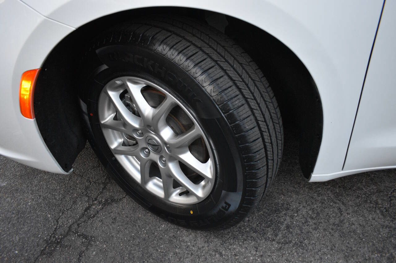 Used 2023 Chrysler Pacifica Touring-L image 43