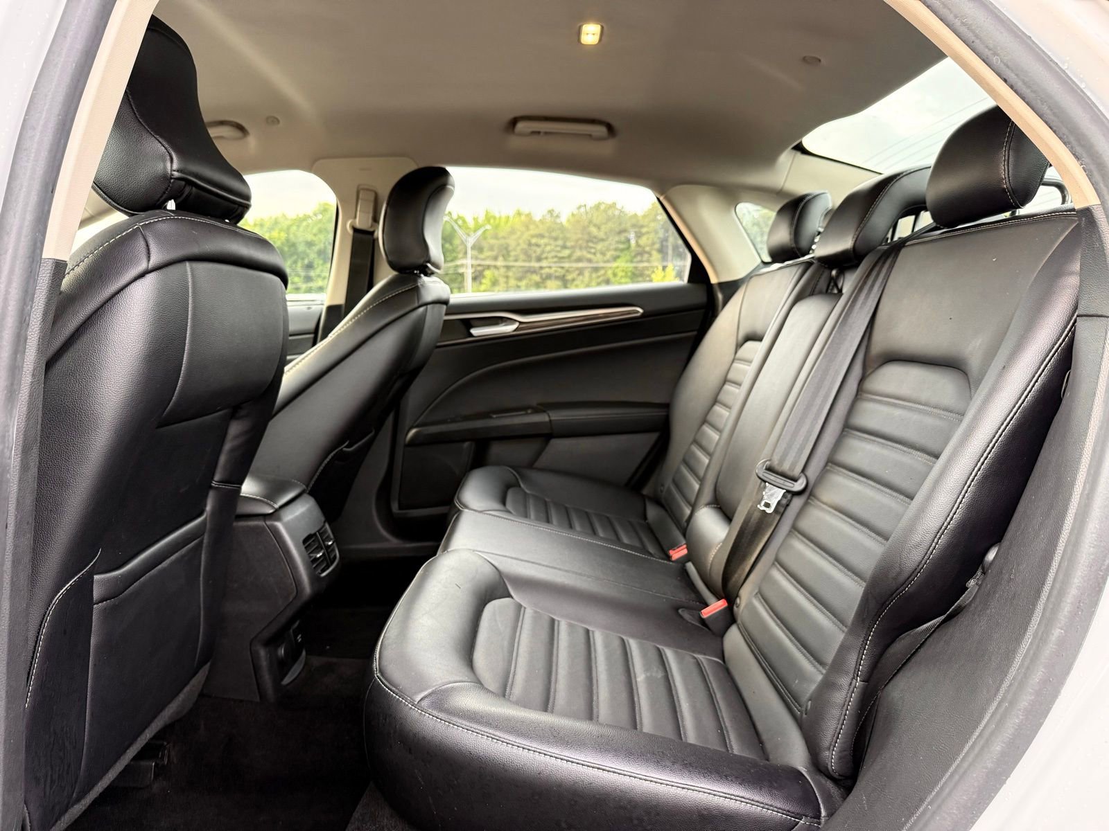 Used 2018 Ford Fusion SE w/ Equipment Group 602A FWD image 15